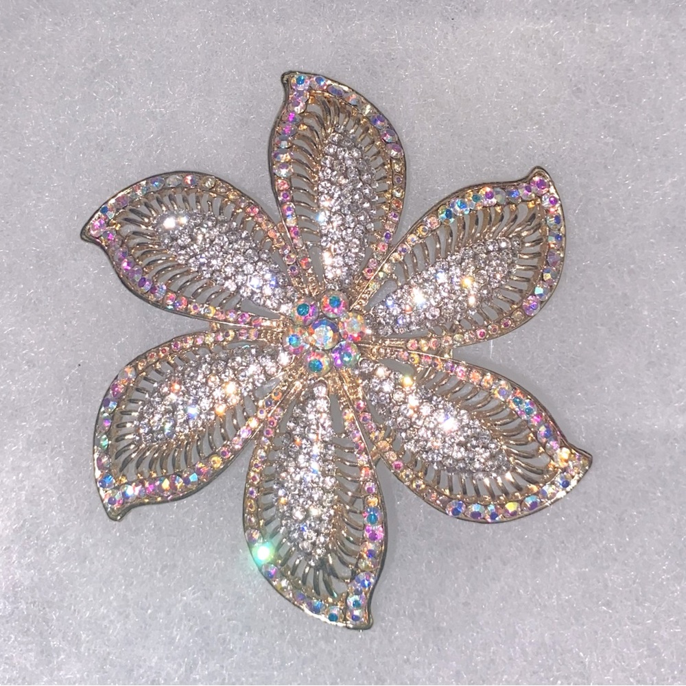 Gold Tone Vintage Flower Brooch